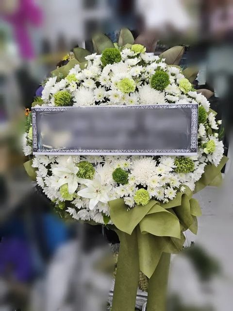 พวงหรีดลิลลี่ โทนเขียวขาว