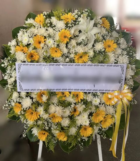 พวงหรีดลิลลี่ โทนเหลืองเขียวขาว