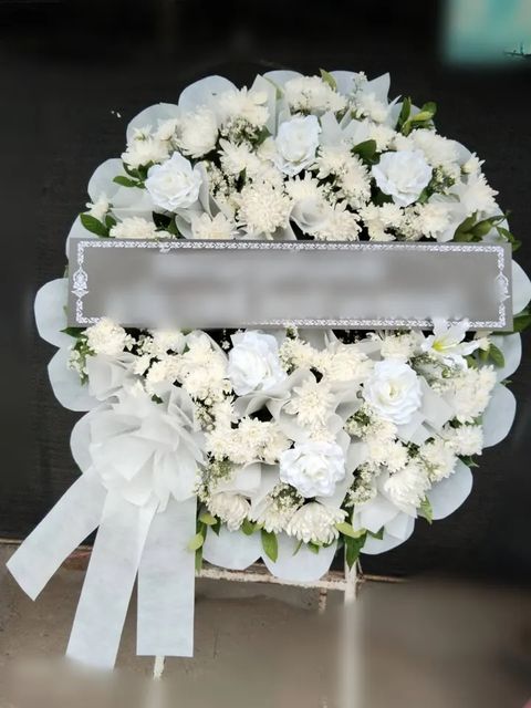 พวงหรีดลิลลี่ โทนขาวเขียว