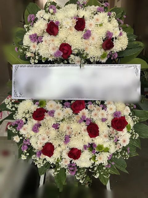 พวงหรีดกุหลาบ โทนขาวม่วง