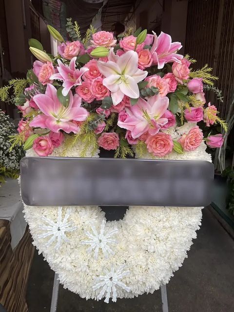พวงหรีดลิลลี่ โทนชมพูขาว