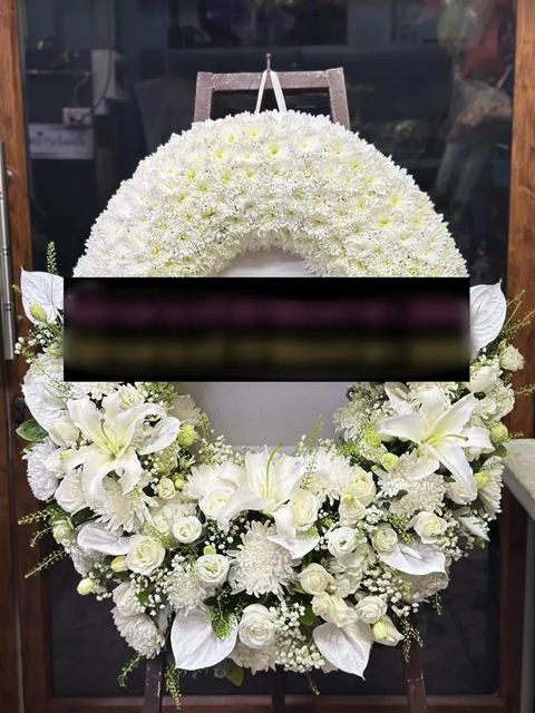 พวงหรีดลิลลี่ โทนขาวเขียวครีม
