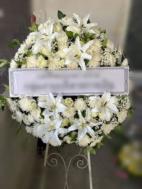 พวงหรีดลิลลี่ โทนขาวเขียว