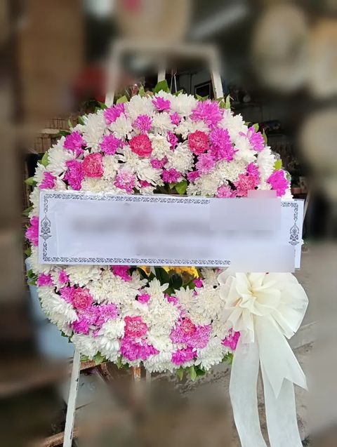 พวงหรีดคาร์เนชั่น โทนขาวชมพูม่วง