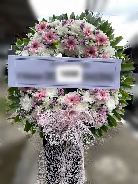 พวงหรีดเยอบีร่า โทนขาวชมพูม่วง