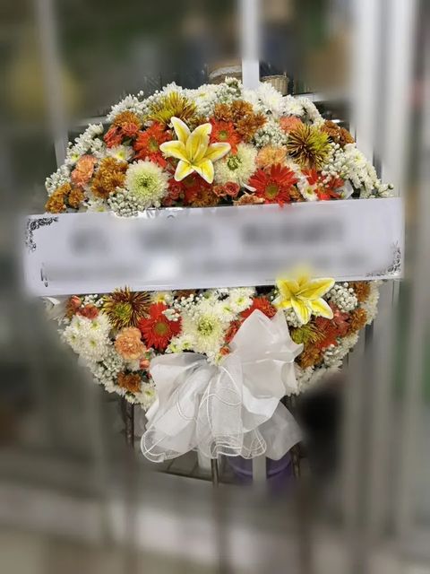 พวงหรีดลิลลี่ โทนส้มขาวเหลือง