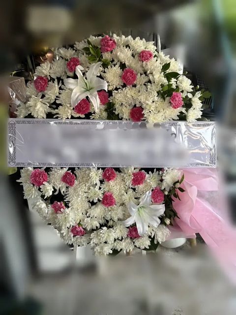พวงหรีดลิลลี่ โทนขาวชมพู