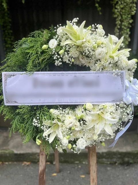 พวงหรีดลิลลี่ โทนขาวล้วน