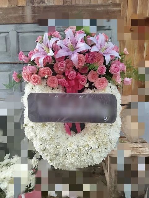 พวงหรีดลิลลี่ โทนขาวชมพู