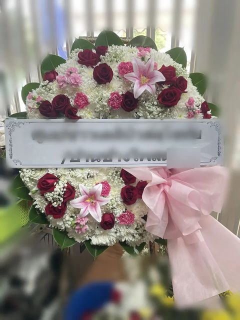 พวงหรีดลิลลี่ โทนชมพูขาวแดง
