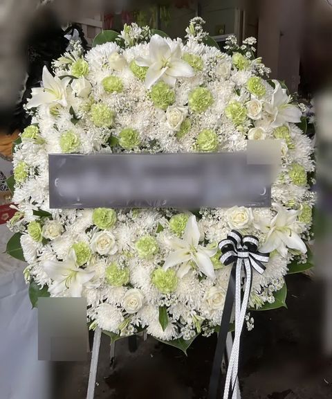 พวงหรีดลิลลี่ โทนเขียวขาว