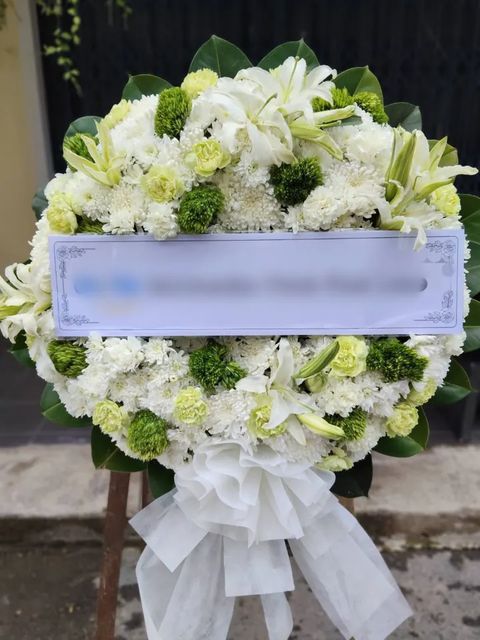 พวงหรีดลิลลี่ โทนขาวเขียว