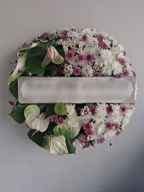 พวงหรีดหน้าวัว โทนขาวชมพูเขียว