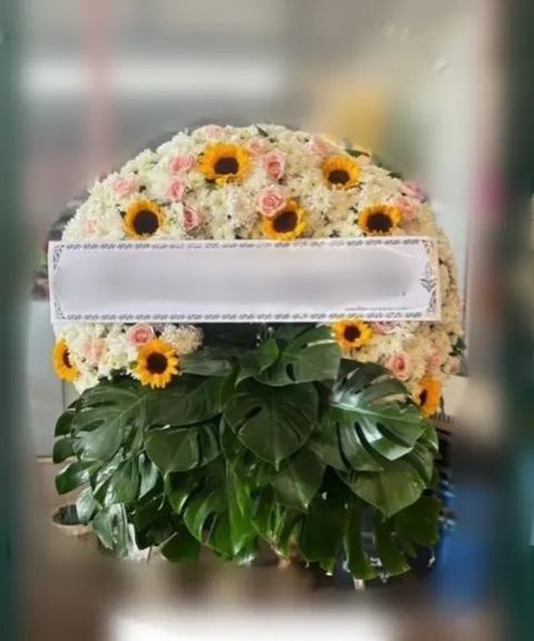 พวงหรีดกุหลาบ โทนเหลืองครีม