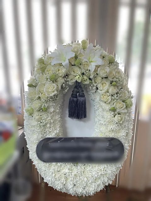 พวงหรีดลิลลี่ โทนครีมเขียว