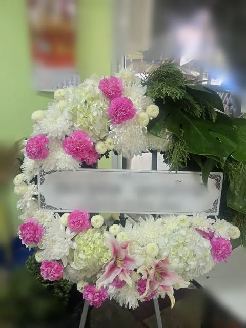 พวงหรีดลิลลี่ โทนขาวล้วน