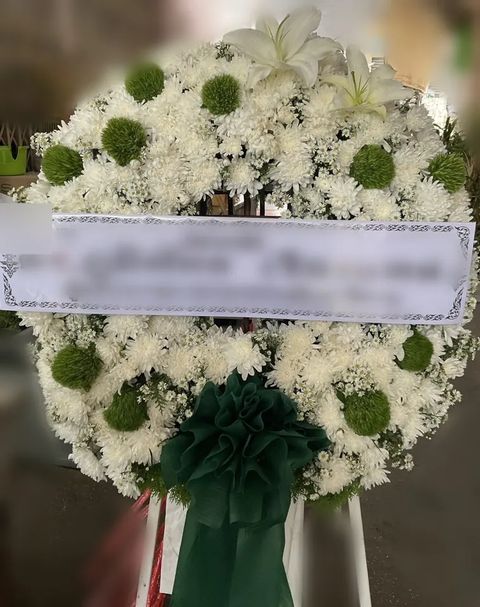 พวงหรีดลิลลี่ โทนขาวเขียว