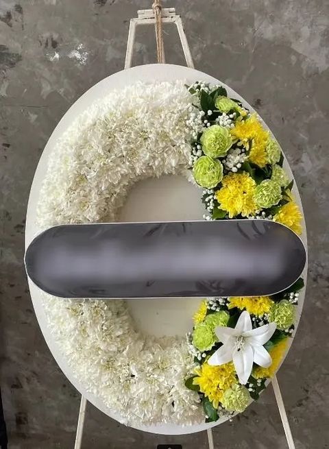 พวงหรีดลิลลี่ โทนขาวเขียวเหลือง