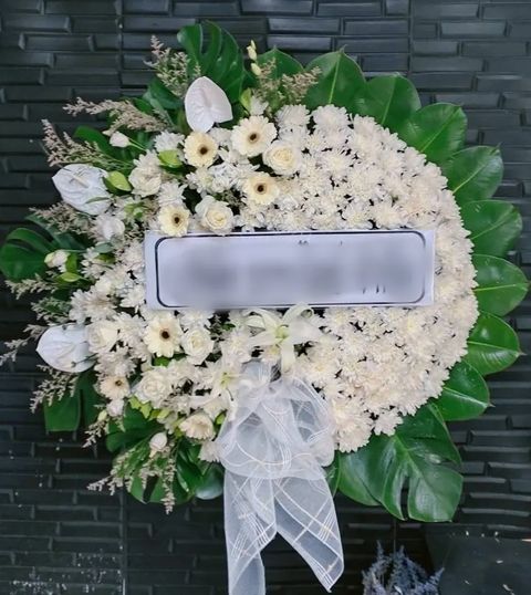พวงหรีดลิลลี่ โทนครีมเขียวขาว