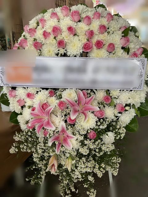 พวงหรีดลิลลี่ โทนขาวชมพู