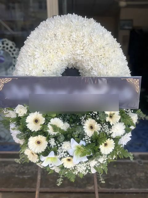 พวงหรีดลิลลี่ โทนครีมขาว