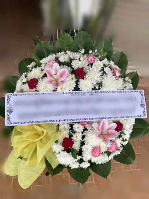 พวงหรีดลิลลี่ โทนขาวชมพูเหลือง