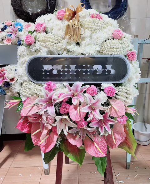 พวงหรีดลิลลี่ โทนขาวชมพู