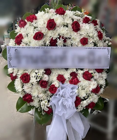 พวงหรีดกุหลาบ โทนขาวแดง