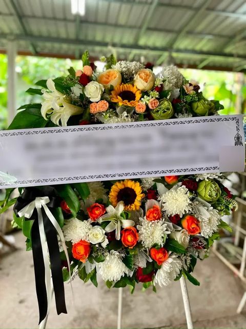 พวงหรีดลิลลี่ โทนขาวแดงชมพู