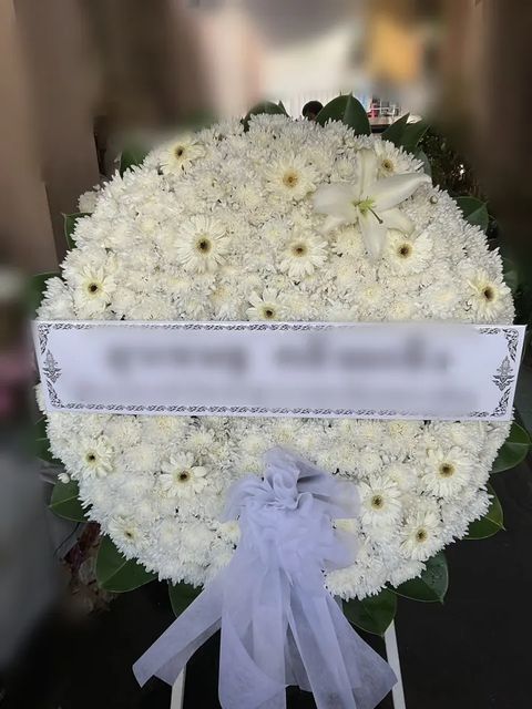 พวงหรีดลิลลี่ โทนขาวล้วน