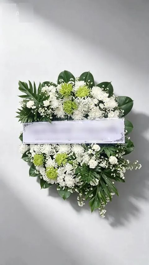 พวงหรีดดอกไม้สด โทนเขียวขาว