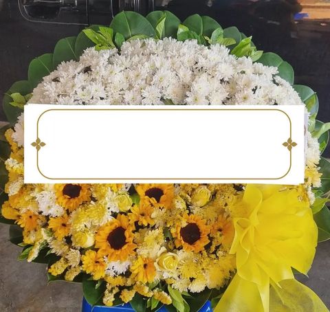 พวงหรีดกุหลาบ โทนเหลืองขาว