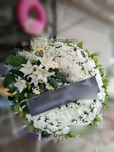พวงหรีดลิลลี่ โทนขาวครีม