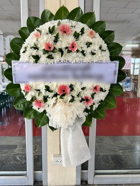 พวงหรีดเยอบีร่า โทนขาวล้วน