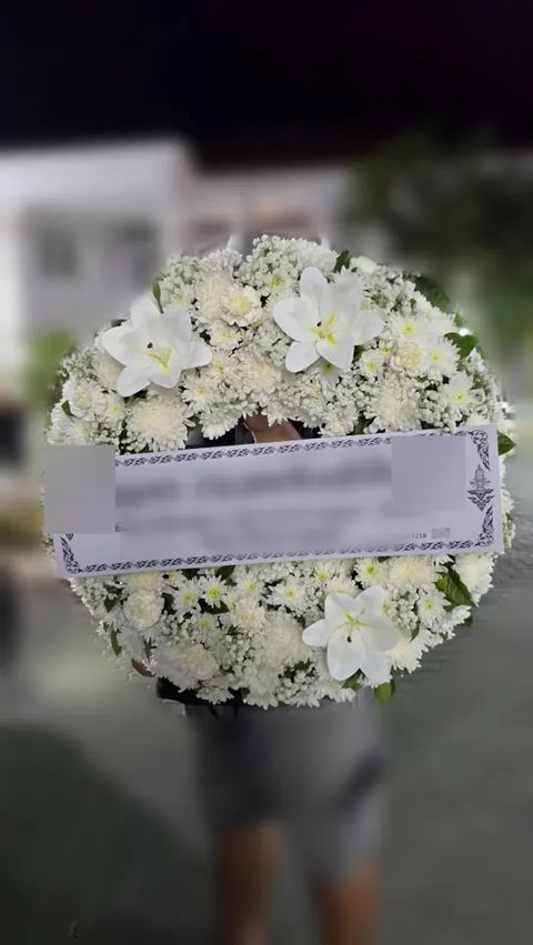 พวงหรีดลิลลี่ โทนขาวครีม