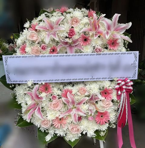 พวงหรีดลิลลี่ โทนขาวชมพู