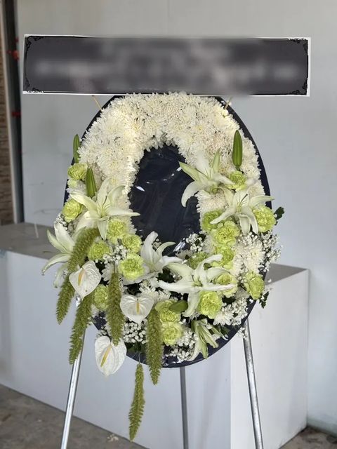 พวงหรีดลิลลี่ โทนขาวเขียว