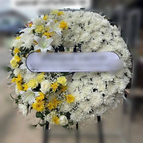 พวงหรีดลิลลี่ โทนขาวเหลือง