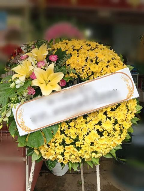 พวงหรีดกล้วยไม้ โทนเหลืองขาวเขียว