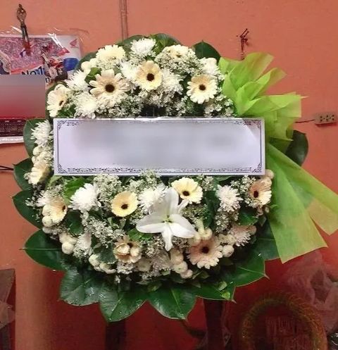 พวงหรีดลิลลี่ โทนครีมเขียว