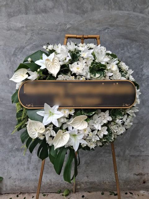 พวงหรีดกล้วยไม้ โทนขาวเขียว