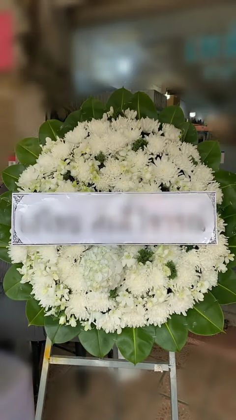 พวงหรีดกล้วยไม้ โทนขาวเขียวครีม