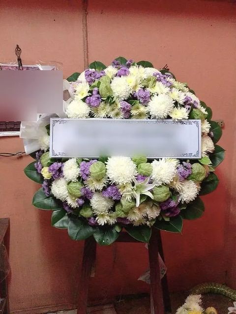 พวงหรีดลิลลี่ โทนขาวเขียวม่วง