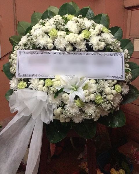 พวงหรีดลิลลี่ โทนขาวเขียว