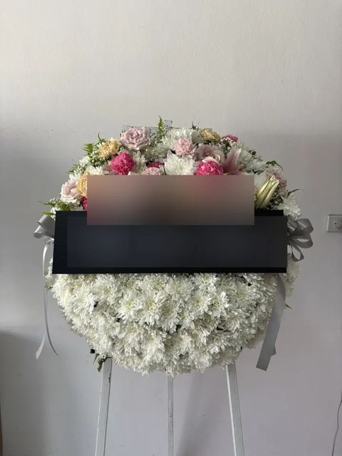 พวงหรีดลิลลี่ โทนขาวชมพูเหลือง