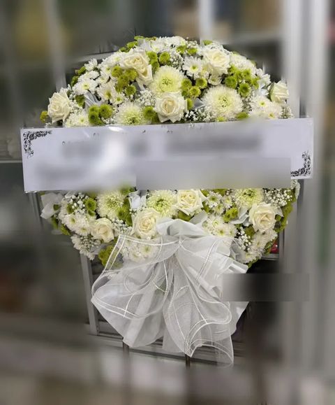 พวงหรีดกุหลาบ โทนขาวเขียว
