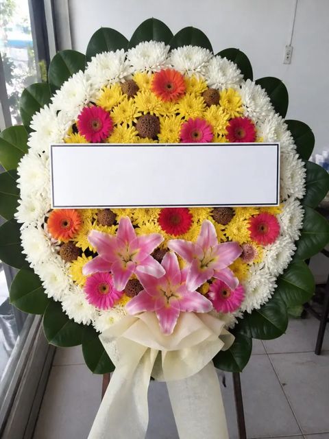 พวงหรีดเบญจมาศ โทนเหลืองขาว
