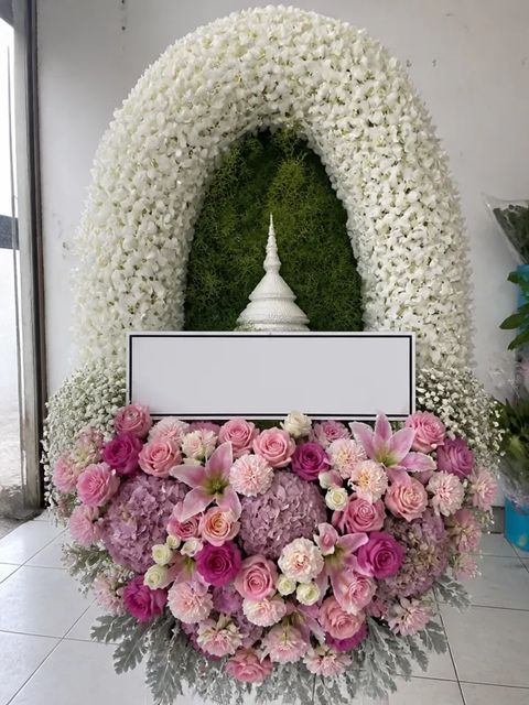 พวงหรีดกล้วยไม้ โทนขาวชมพู