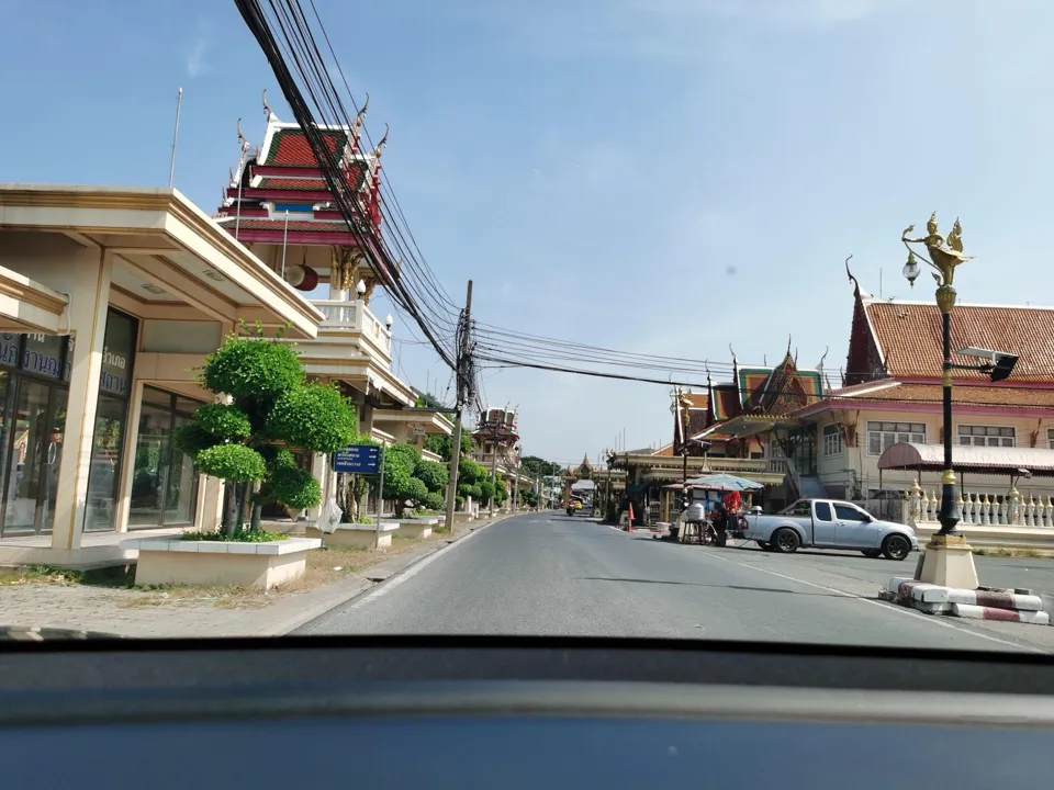 อุโบสถวัดลาดสนุ่น อำเภอลำลูกกา จังหวัดปทุมธานี